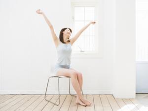 美容皮膚科でピーリングの施術を受ける